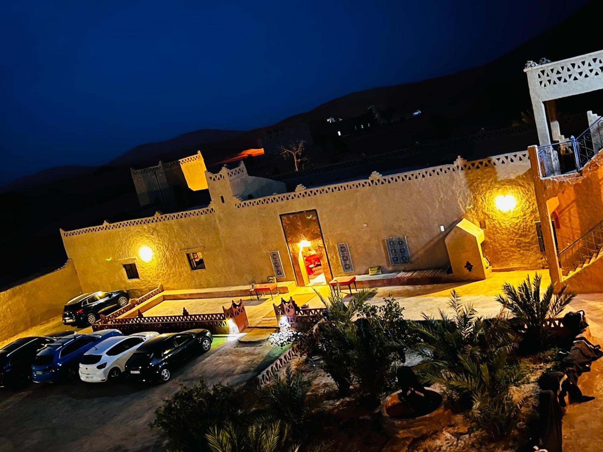 Hotel Camping Les Roses Des Dunes & Piscine Merzouga Exterior photo