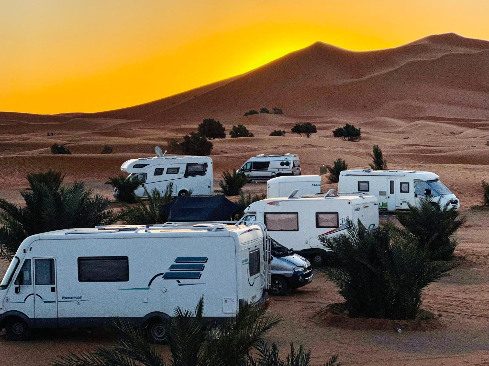 Hotel Camping Les Roses Des Dunes & Piscine Merzouga Exterior photo