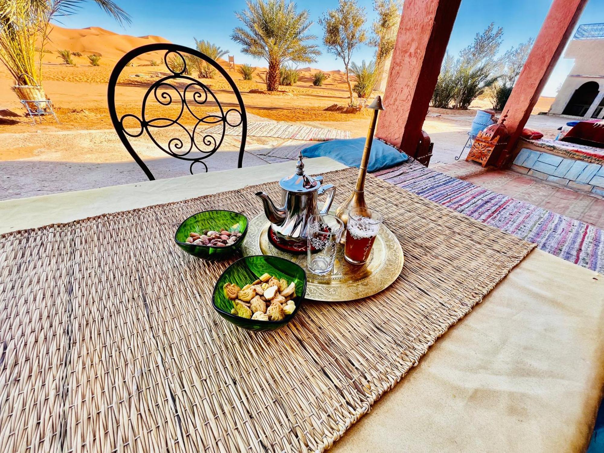 Hotel Camping Les Roses Des Dunes & Piscine Merzouga Exterior photo