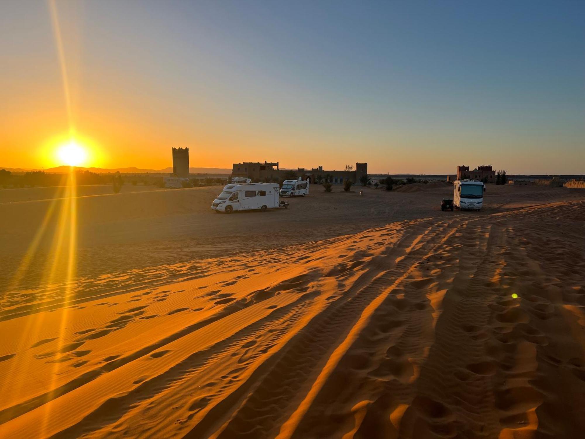 Hotel Camping Les Roses Des Dunes & Piscine Merzouga Exterior photo