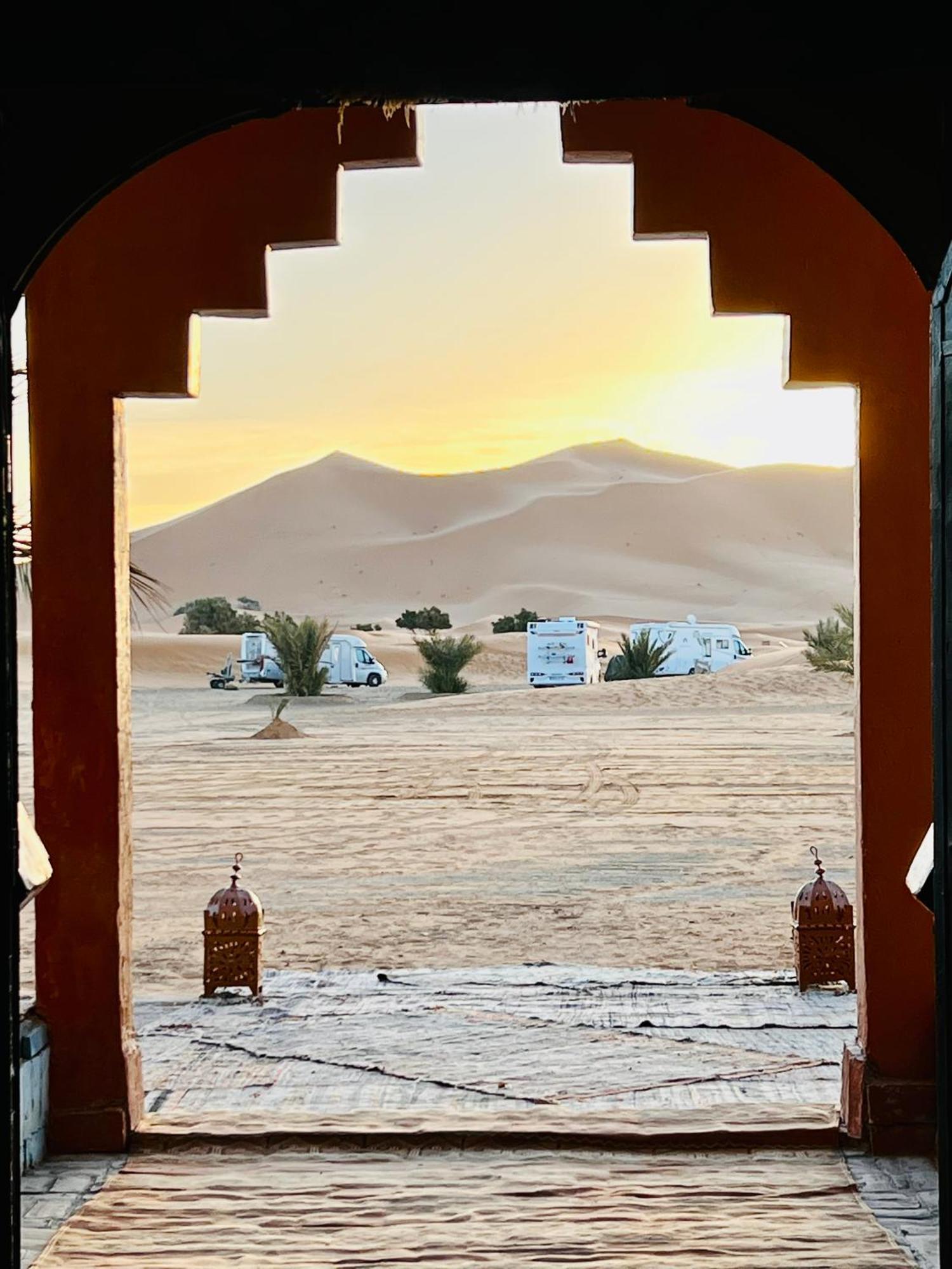 Hotel Camping Les Roses Des Dunes & Piscine Merzouga Exterior photo
