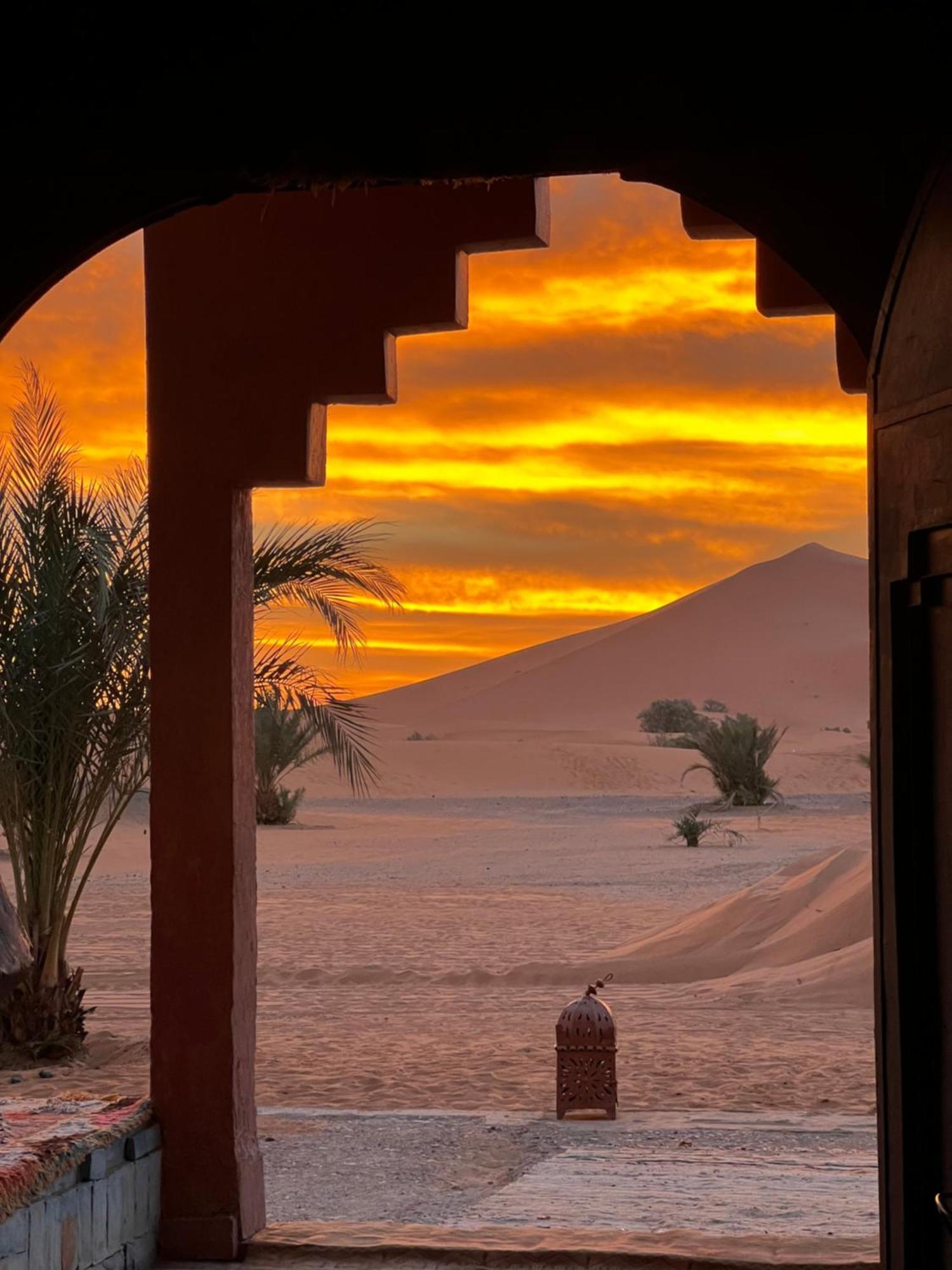 Hotel Camping Les Roses Des Dunes & Piscine Merzouga Exterior photo